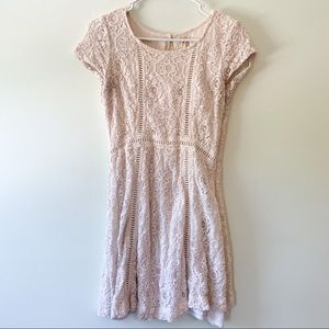 Hollister Cream/Off-White Lace Short Sleeve Dress